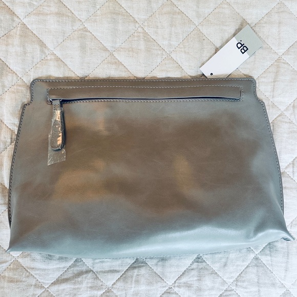 🆕 ВР. Faux Leather Light Grey Clutch with Slip Handle. 🩶🩶🩶 Brand NWT - Picture 1 of 5